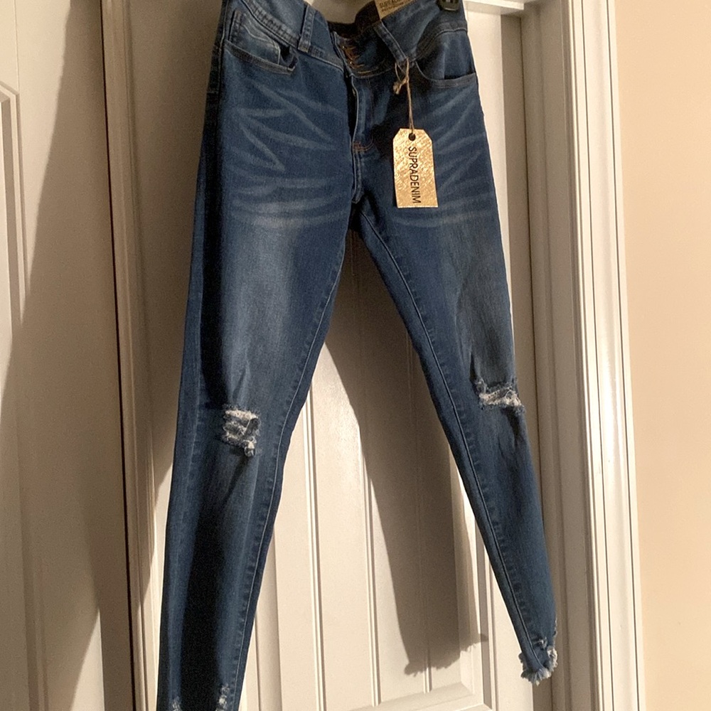 Women’s Size 9, Distressed Denim Ankle Jeans